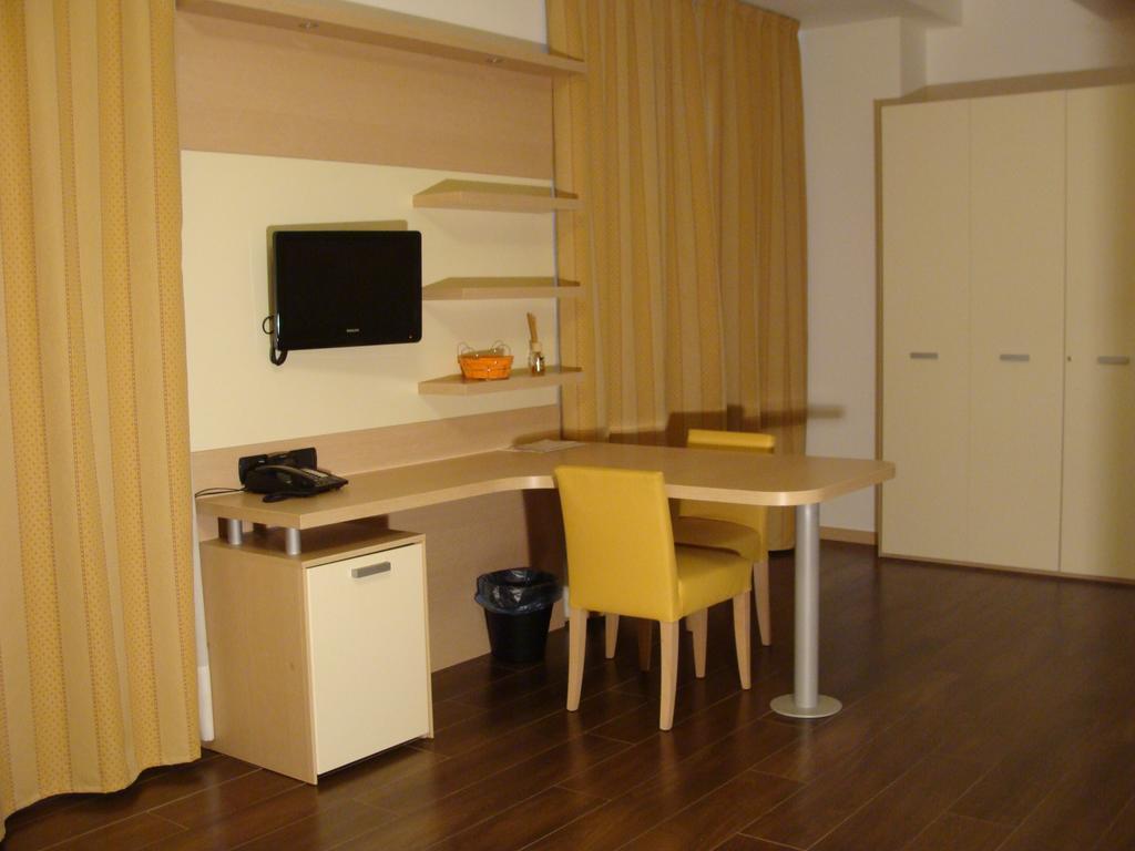 צ'זאנו מדרנו Groane Hotel Residence חדר תמונה