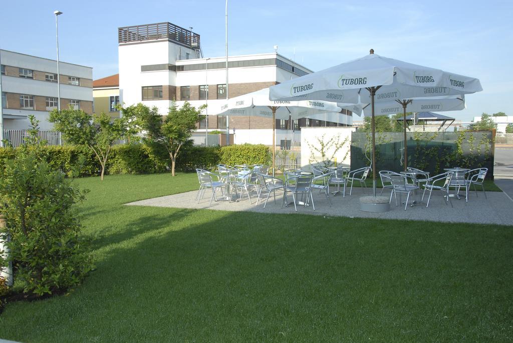 צ'זאנו מדרנו Groane Hotel Residence מראה חיצוני תמונה