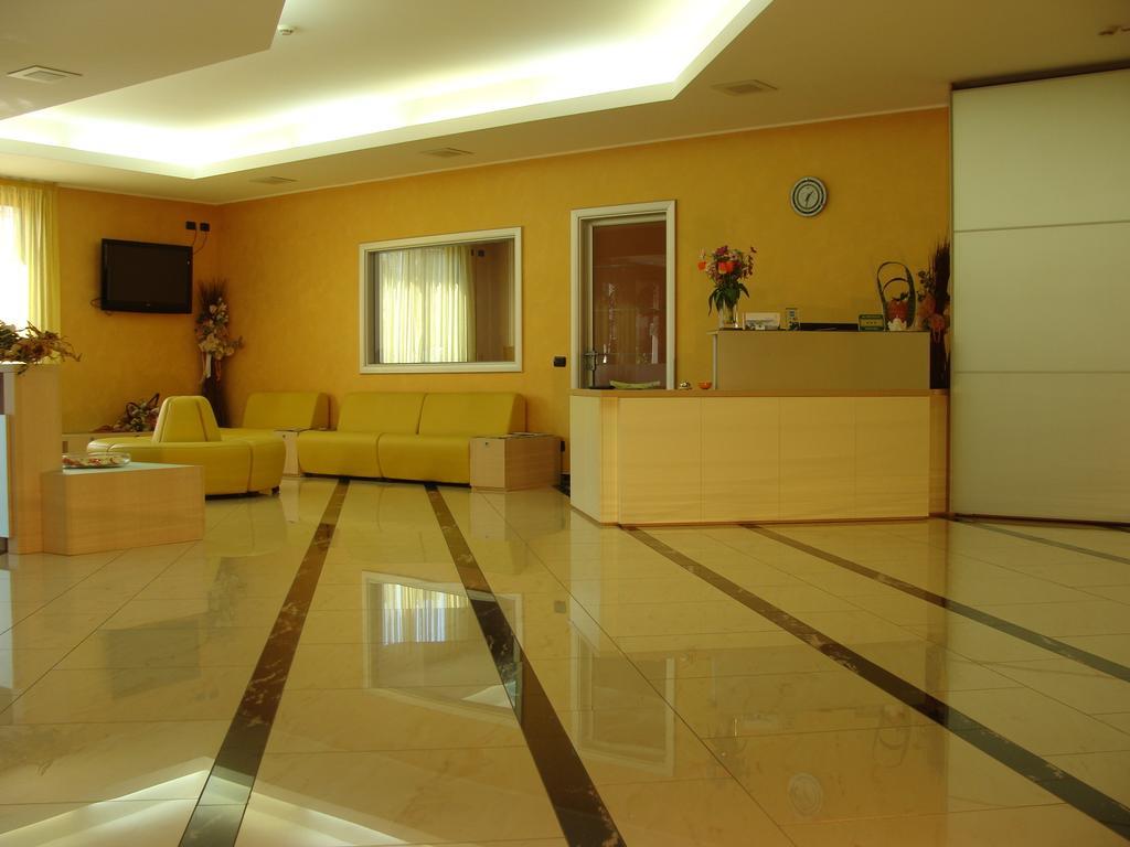 צ'זאנו מדרנו Groane Hotel Residence מראה חיצוני תמונה