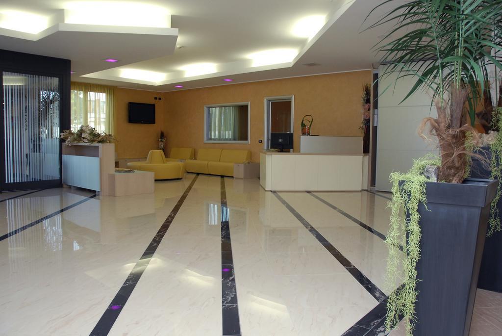צ'זאנו מדרנו Groane Hotel Residence מראה חיצוני תמונה