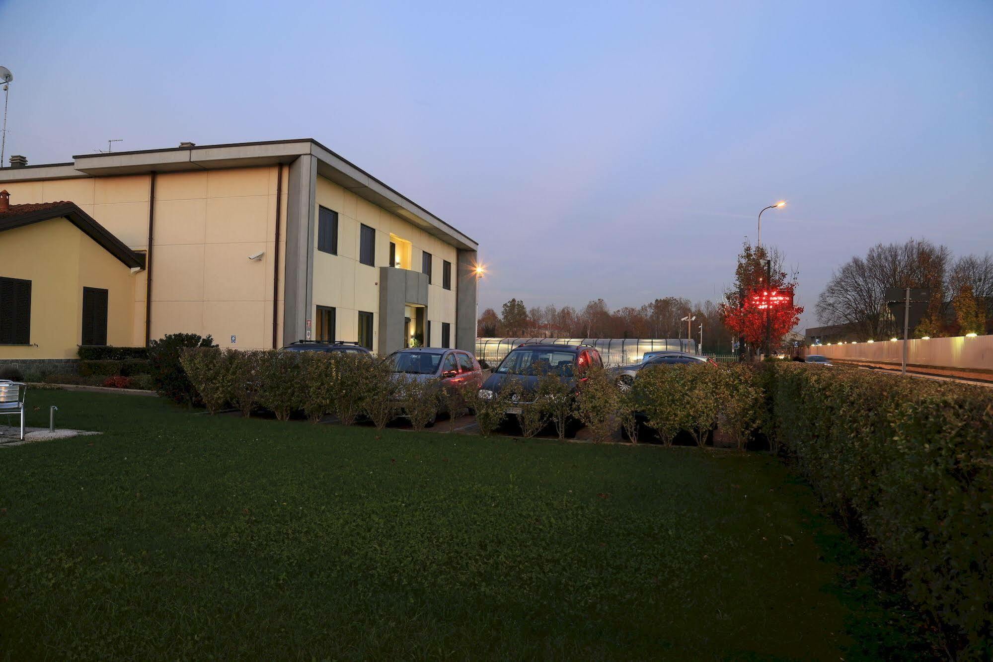 צ'זאנו מדרנו Groane Hotel Residence מראה חיצוני תמונה