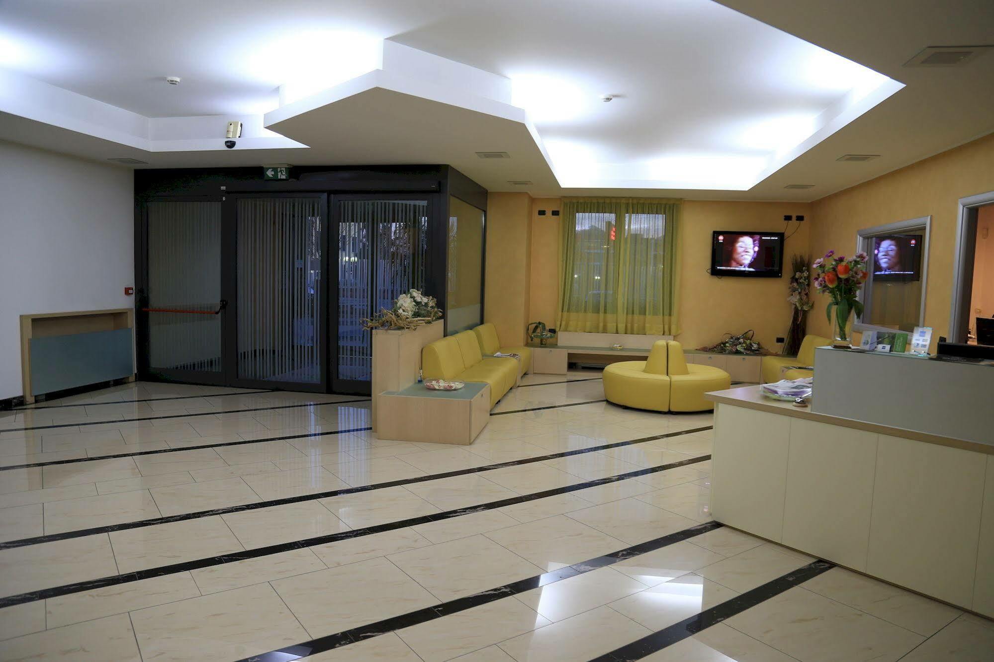 צ'זאנו מדרנו Groane Hotel Residence מראה חיצוני תמונה