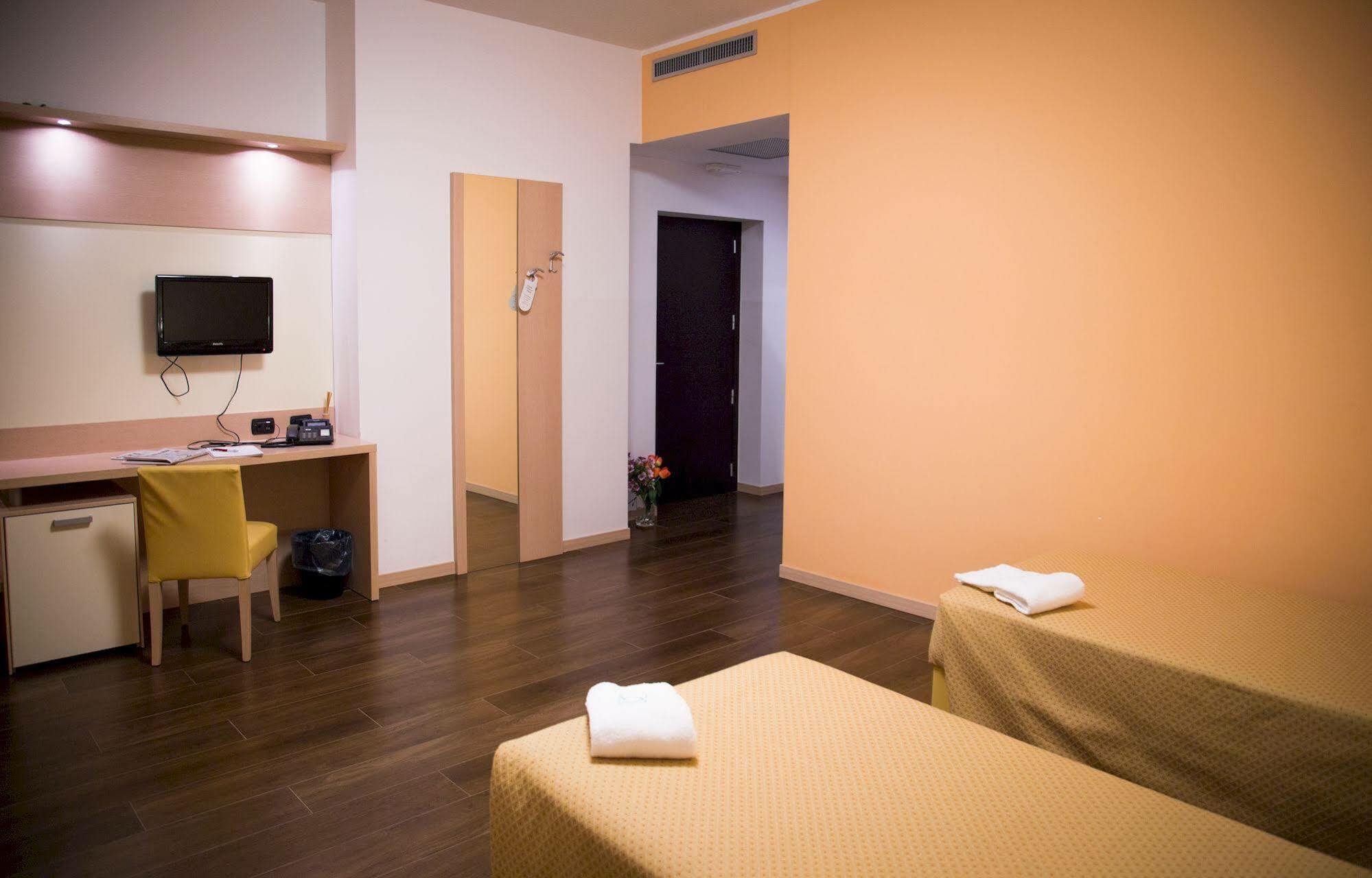 צ'זאנו מדרנו Groane Hotel Residence מראה חיצוני תמונה